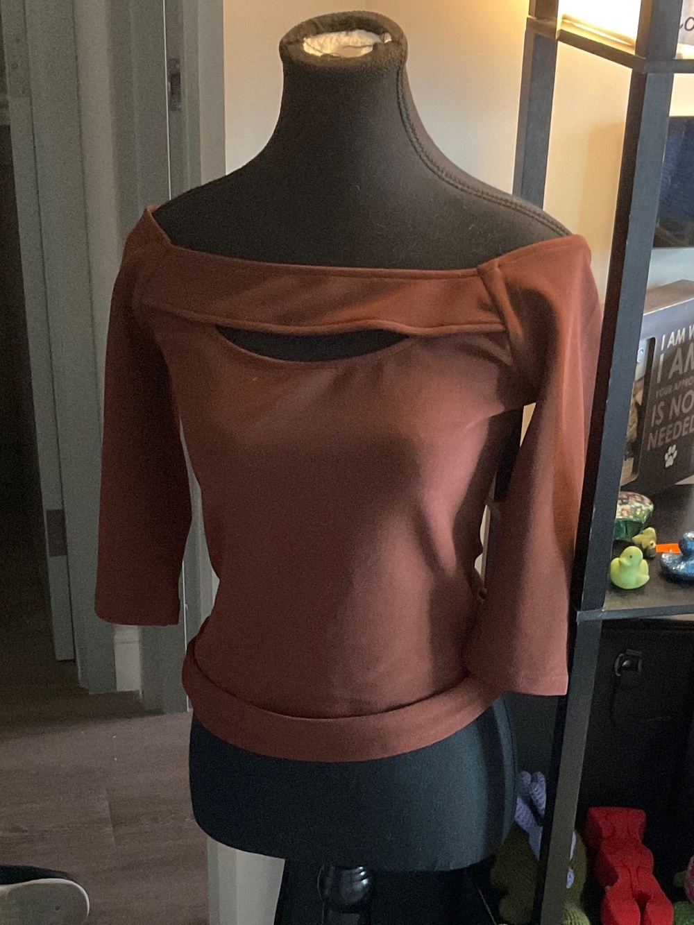 Suzy Shier Rust Brown Off-the-Shoulder Keyhole Sweater